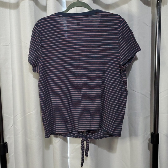 Universal Thread t-shirt - Picture 6 of 6